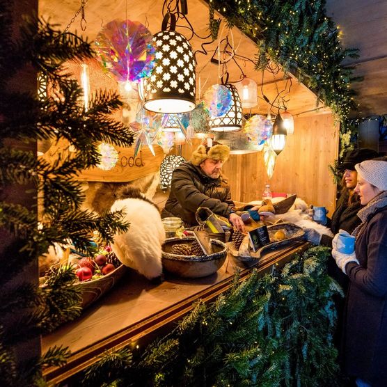 Stand auf dem Weihnachtsmarkt in Interlaken