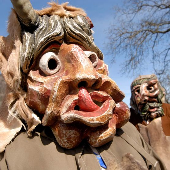 Einheimischer mit Maske an der Harder-Potschete am 2. Januar in Interlaken