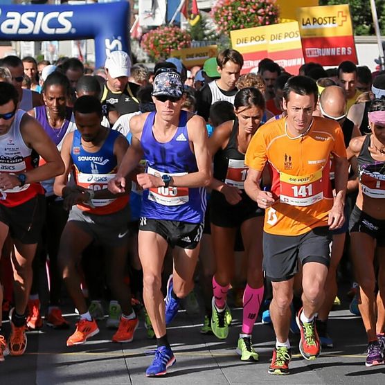 Läufer während des Starts am Jungfrau-Marathon