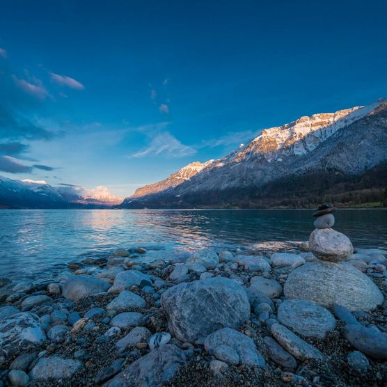 Blick über den Brienzersee im Winter vom Lütschinen-Delta.