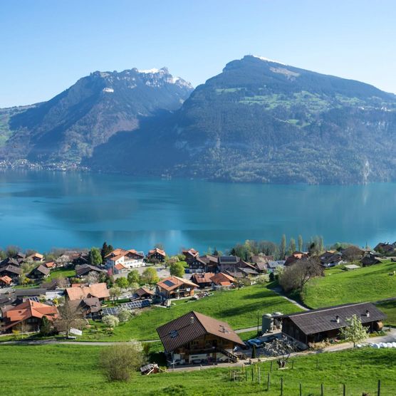 Oase der Ruhe im Dorf Krattigen leicht erhöht oberhalb des Thunersees und mit imposantem Blick zum Niederhorn