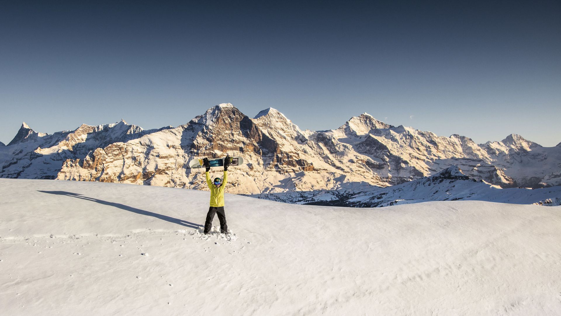 Panoramabild mit Snowboarder