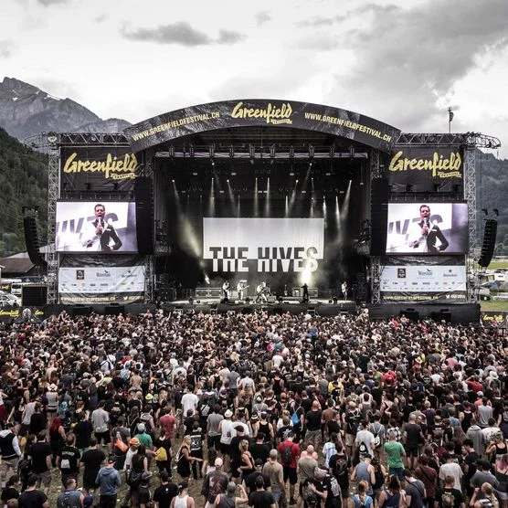 Zuschauer vor Bühne am Greenfield Festival in Interlaken