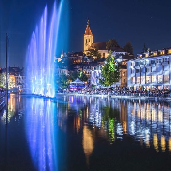 Thuner Wasserzauber mit Blick auf das Aare Quai