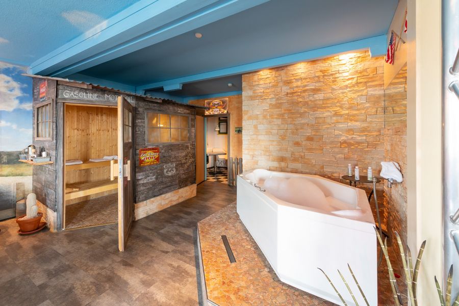 Im Hotel Zeit & Traum laden Sauna und Wanne zum Entspannen ein.